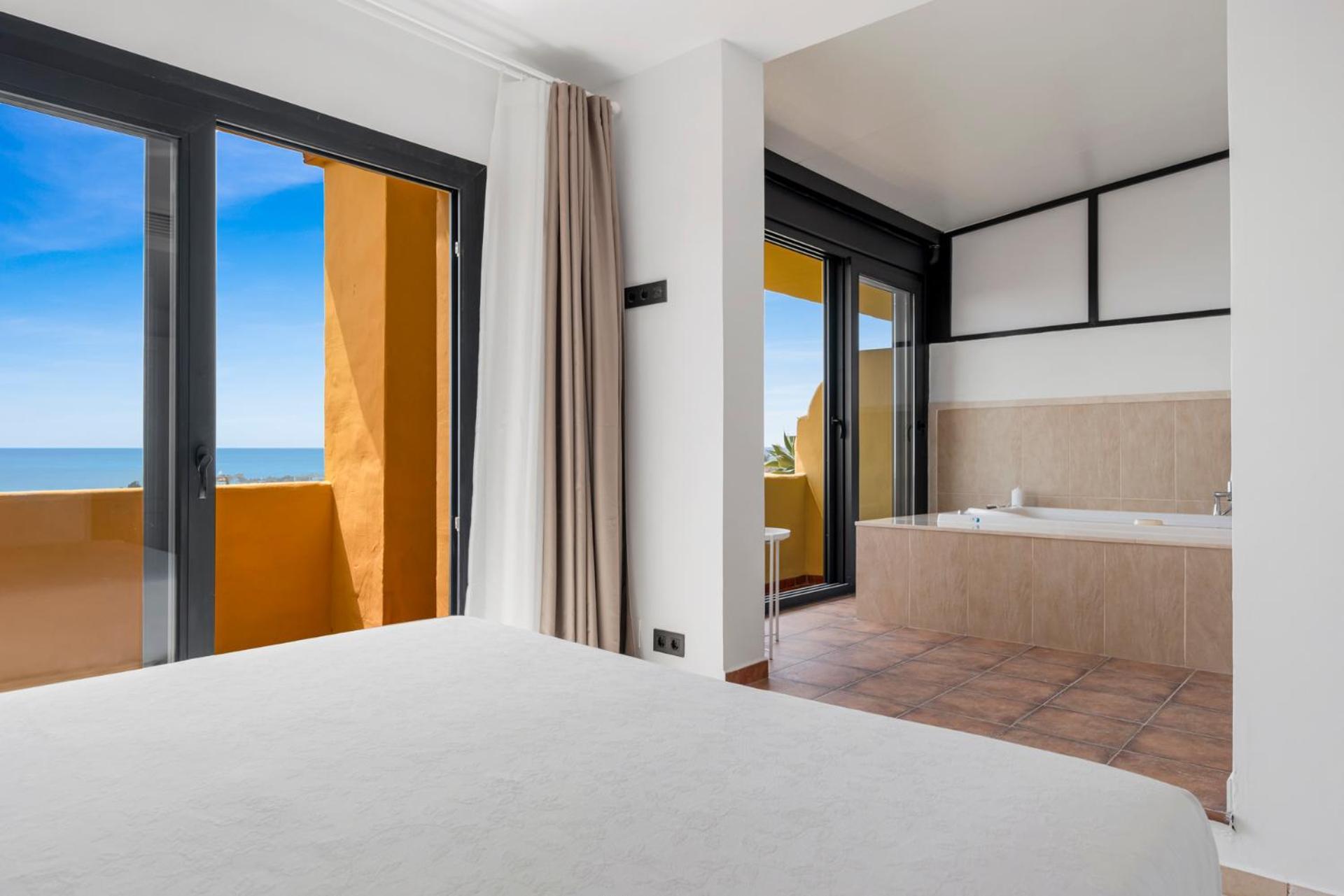 Sky And Sea Estepona Penthouse Dış mekan fotoğraf